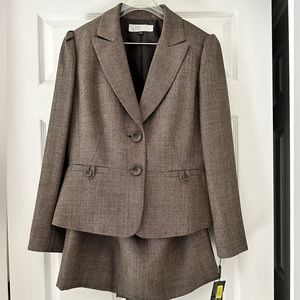 Women’s skirt suit! Never worn!